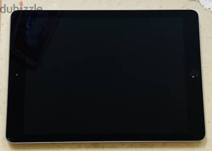 Ipad 6th generation 128 gb كنت جيبه من برة