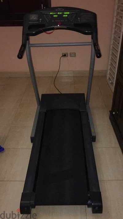 مشاية Top Fitness حالة ممتازة كالجديدة تماماً