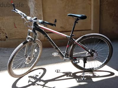 Trinx B136  mountain bike with front suspension