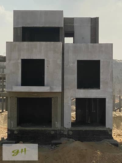 Prime Location and Ready Standalone Villa For Sale in Stei8ht LMD New Cairo