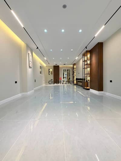 - Apartment 175 meters excellent loading.