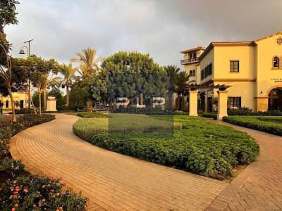 Townhouse Middle for Sale in Mivida Fully Finished (Emaar Finishing) Prime Location Lowest Price in the Market, priced like an apartment