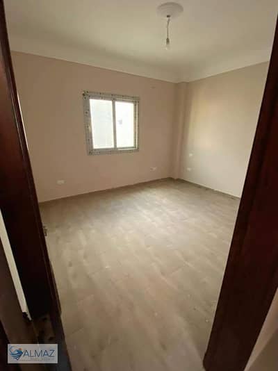 Unfurnished 200 sq m apartment for rent on Sadat Axis in New Cairo (First Settlement). Features a strategic location.