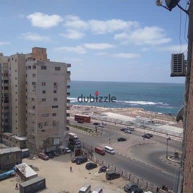 شقة للبيع بمنطقة ميامي تاني صف للبحر والكورنيش وتري البحر والكورنيش بوضوح