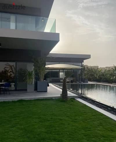 امتلك فيلا تطل على فيو بنورامي في سوان ليك ويست