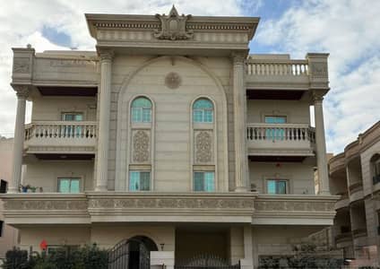 Furnished apartment for sale in Al-Banafseg Villas on the third floor, 220 meters, elevator, northern front, in front of the waterway.