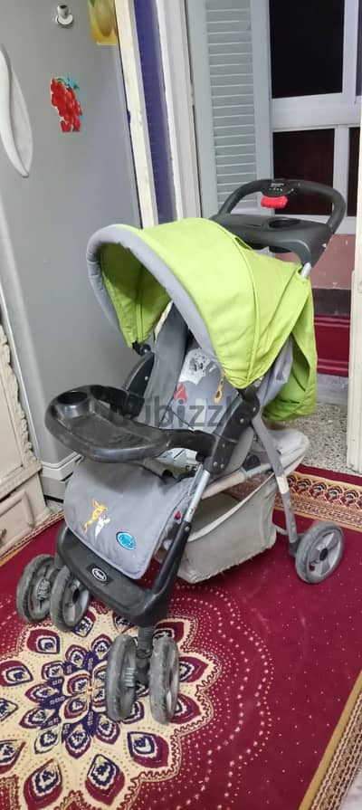 عربة اطفال بحالة جيدة جدا - استعمال خفيف جدا