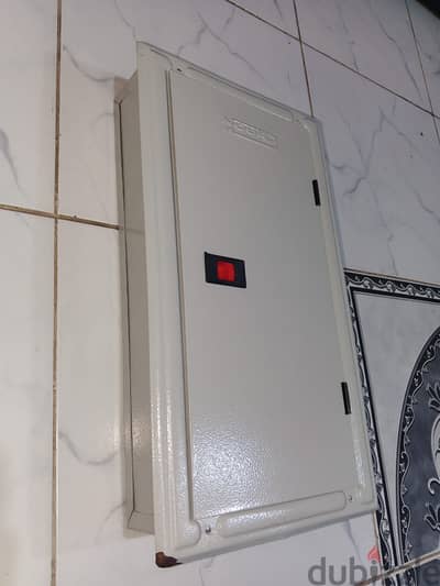 علبة مفاتيح كهرباء 18 خط + عمومي