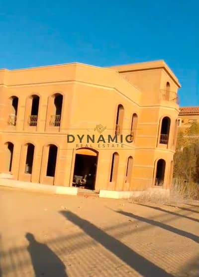 لسرعة البيع فيلا مستقلة - 1067 م² أرض- ويست جيت هيلز - إطلالة مباشرة على المحور وميدان جهينة - 25 مليون فقط