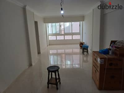 شقة للبيع 90 م بسموحه شارع مصطفى كامل / بموقع متميز