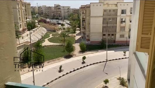 للبيع في المرحله الاولى فيولاندسكيب تشطيب سوبر لوكس خطوات  للمجمع التجاري والمسجد برايم لوكيشن بجوار بوابه هايبر في كمبوند الخمائل EL Khamayel