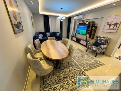 شقة مفروشة للإيجار بمدينة الرحاب، مساحة 99 متر، تشطيبات خاصة بتصميم عصري وجودة عالية، وفرش راقٍ يوفر أعلى درجات الراحة.