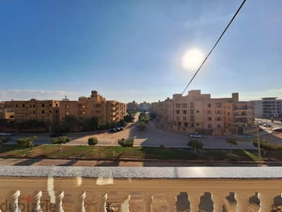 شقة بالحي التاسع العبور
