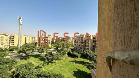 135 sq m furnished apartment for rent in Madinaty B1, prime location, super lux finishing