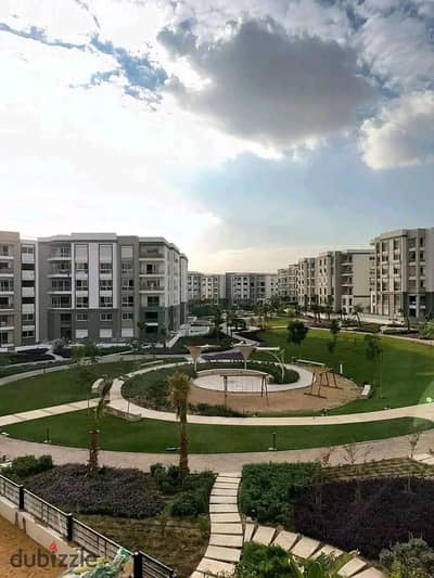 Apartment with Private Garden for Sale in Hyde Park