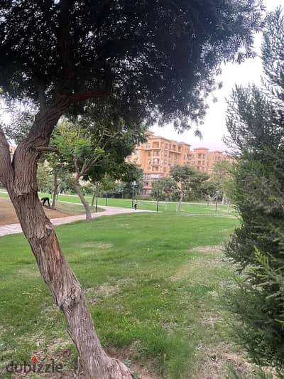 شقة للبيع فى مدينتى 300متر أرضى بجاردن 60متر منطقة B1 المميزة 4غرف نوم و4حمام فيو وايد جاردن
