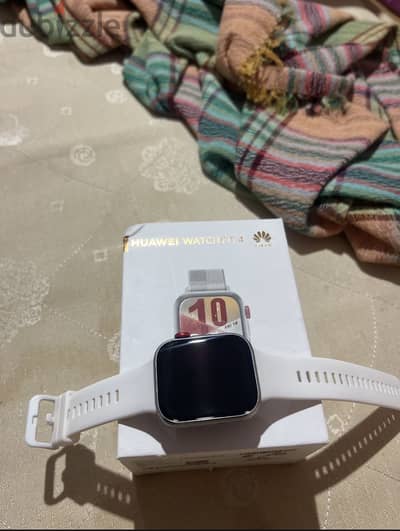 Huawei fit 4 للبيع او البدل ب whoop
