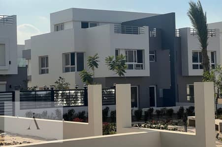 مودرن توين هاوس فوري في هايد بارك فيو لاندسكيب