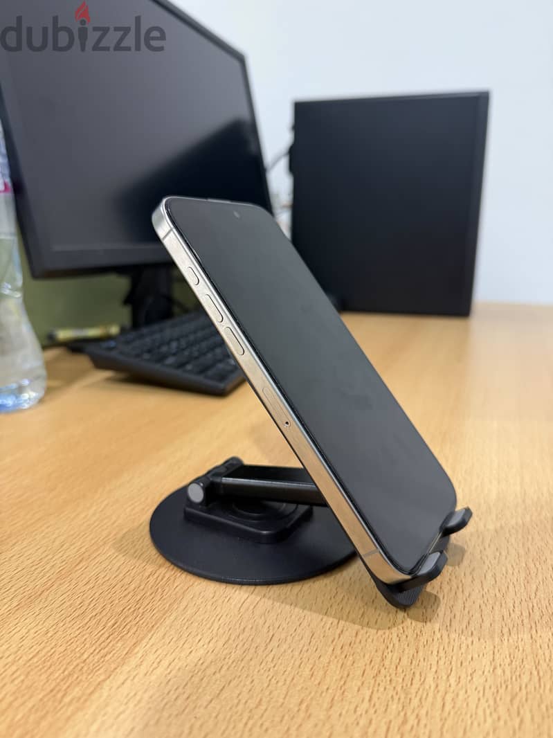 Apple - iPhone 16 Pro Max 1