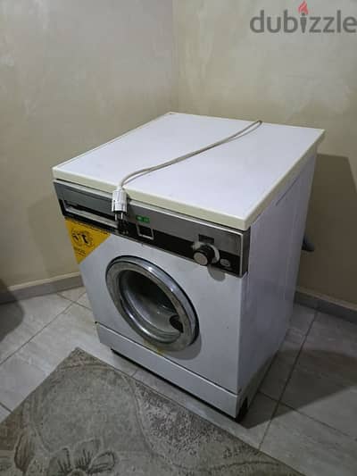 غسالة ايديال زانوسي للبيع