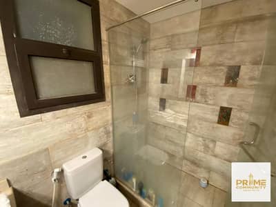 An opportunity for luxury living in the "Westown - SODIC" compound: a super-deluxe penthouse complete with kitchen and air conditioning in Sheikh Zaye