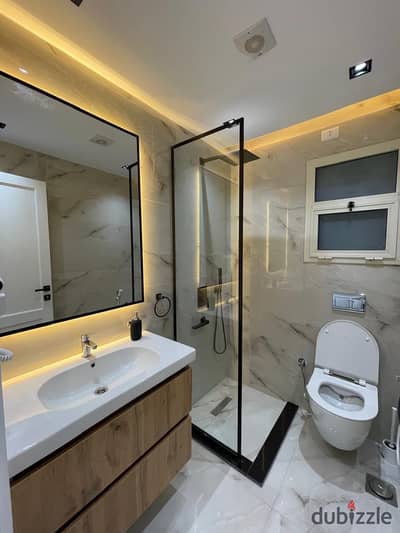 Two-bedroom apartment with a special finish, garden view, modern furnishings, and elevator. Close to the All Seasons Mall and B10 services. Located on a typical floor. B10 Services Prime Location Consists of: Two bedrooms, 1 bathroom Typical floor Also av