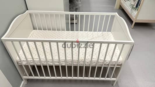 IKEA Wardrobe and Bed   ايكيا دولاب و سرير