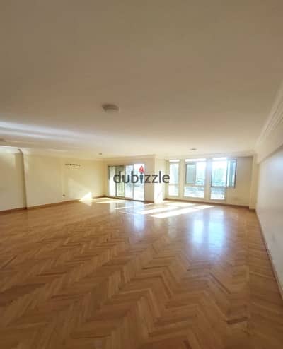 شقة للايجار السكنى 200م / رشدى على الترام مبانى حديثة اول سكن جميع المطلات مفتوحة