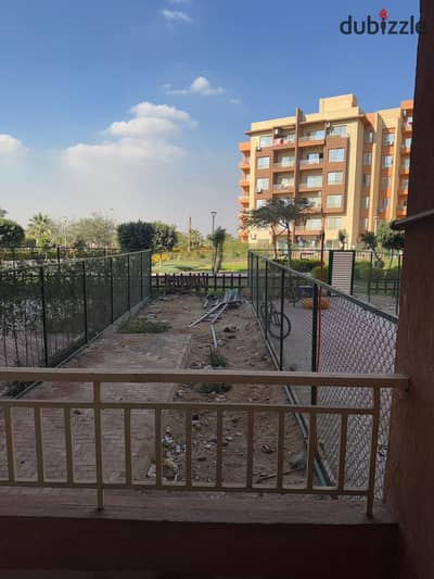 Ground floor apartment with garden 160m for rent next to gate R1