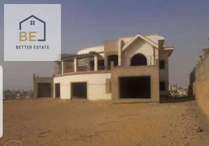 A vast land area of 1350 meters | Buildings of 640 meters (two floors) | 7 rooms (3 master) | Private garden and space for swimming pool