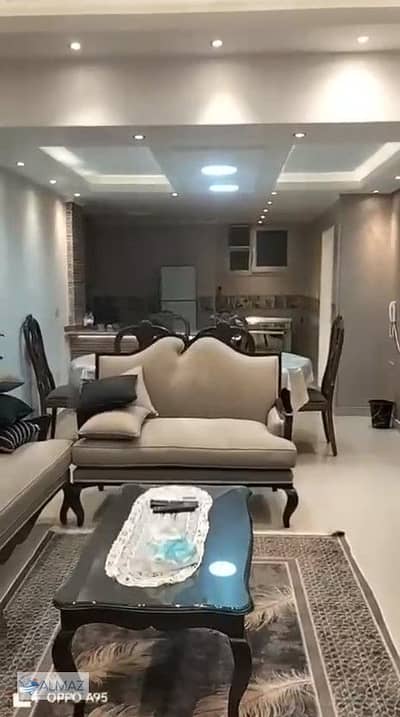 شقه بيزمنت مفروشه 120 متر للايجار في الياسمين 1 فيلات في التجمع الاول يطل الحي مباشرة على شارع التسعين الشمالي ، المستشفى الجوي