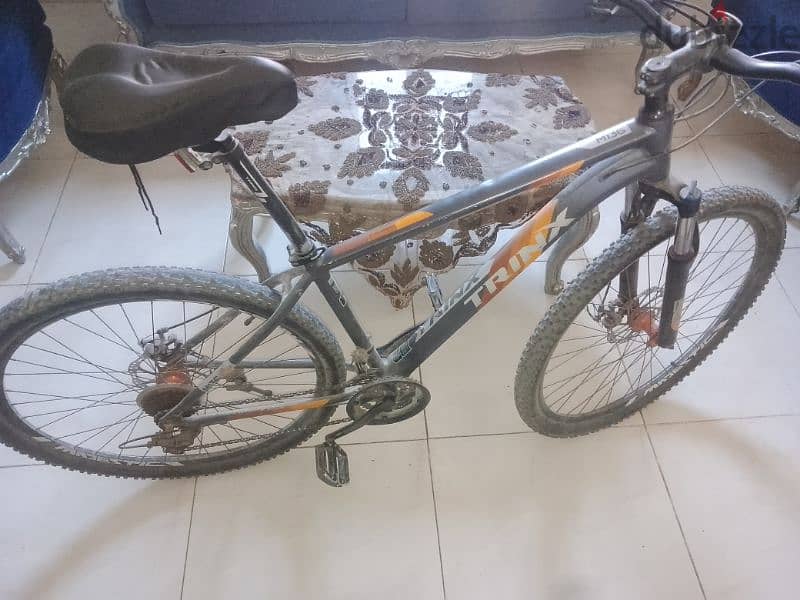 عجله TRINX 1