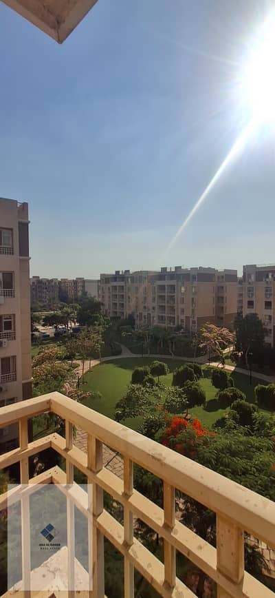Apartment for rent in Madinaty Compound, New Cairo, for immediate housing, area 82, consisting of 2 bedrooms + bathroom with a direct view of the green spaces Garden view