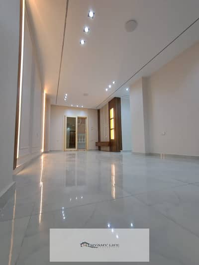 The finest locations in the Pyramids Gardens, apartment for sale 102 meters with a distinguished balcony, next to an electric meter and a functioning elevator, and the building is occupied, super lux, first residence, near Kheir Zama