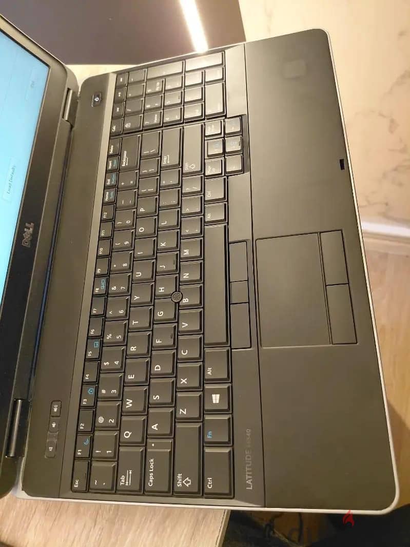 Dell Latitude E6540 1