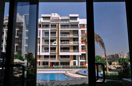 Apartment in a prime location directly opposite Hyde Park Compound and on the southern ninety, with a wonderful view of the landscape in the Fifth Settlement