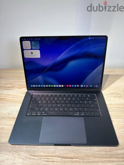 MacBook Air m4 15 inch. Ram 24 في الضمان ل 2028