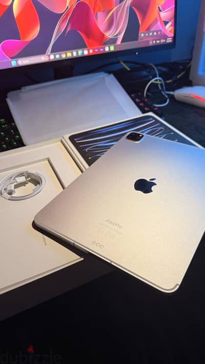 IPad Pro 11Inch ( SIM )M2  Battery 100%  9 Cycle