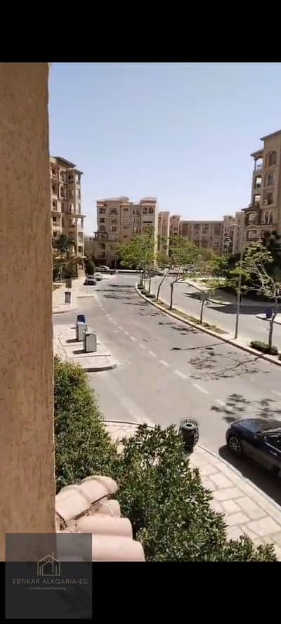 Opportunity for sale at the best price 111m in the early stages of Madinaty b2, not damaged at all, directly next to the services, only 5 million for quick sale, no negotiations.