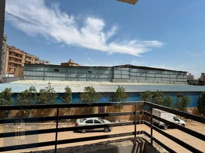 شقه للبيع بشارع الجامعه الحديثه الرئيسى