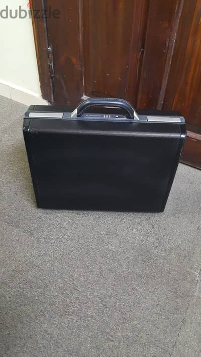 شنطة اوراق "samsonite " اصلية صناعة بلجيكى
