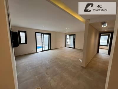 Duplex resale, ultra-super-lux finishing with a swimming pool in Trio Gardens Compound, Fifth Settlement, with a distinctive layout, ready for viewing