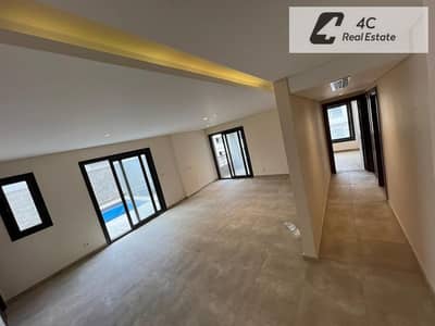 Duplex resale, ultra-super-lux finishing with a swimming pool in Trio Gardens Compound, Fifth Settlement, with a distinctive layout, ready for viewing
