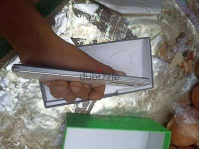 إنفنيكس نوت 11 مساحه 128 رمات 6+٥ يعني بيوصل ل رام  معاه علبته