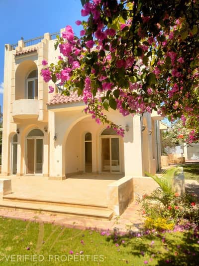 فيلا للايجار ٣٠٠م في كمبوند ضاحية النخيل في الشروق موقع مميز داخل الكمبوند