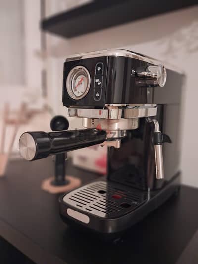 ماكينة قهوة اسبريسو Coffee Machine ايطالي كالجديدة