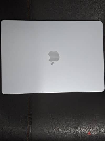 macbook m4 2025 15 inch 256 like new غير مرحب بالتجار