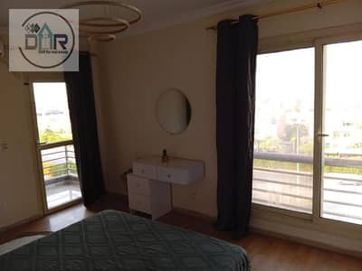 A 3-bedroom apartment with brand-new furnishings is available for long-term rent in a Sheikh Zayed compound, close to amenities and transportation.
