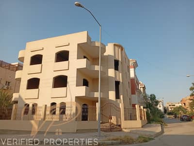 فيلا للبيع في مدينه الشروق الحي الثاني مساحه 450 متر