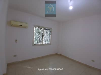 شقة للايجار بالشيخ زايد عمارات المستقل دور اول فيها 2 تكييف
